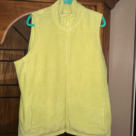 2X Lands End Green Vest.  MUST BE BUNDLED - Picture 6 of 8